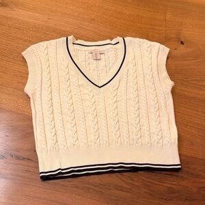 Sincerely Jules white and black cable knit V-neck vest. Size large.